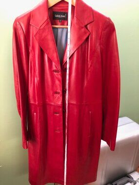 Gabriel Angeli Paris Women's leather trench coat, below knee. Size 2-4. Red